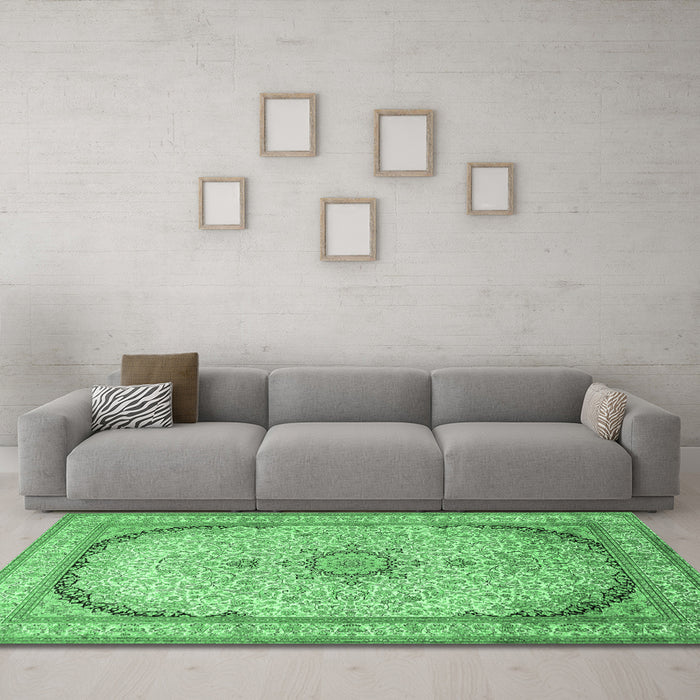 Machine Washable Medallion Emerald Green Traditional Area Rugs in a Living Room,, wshtr999emgrn