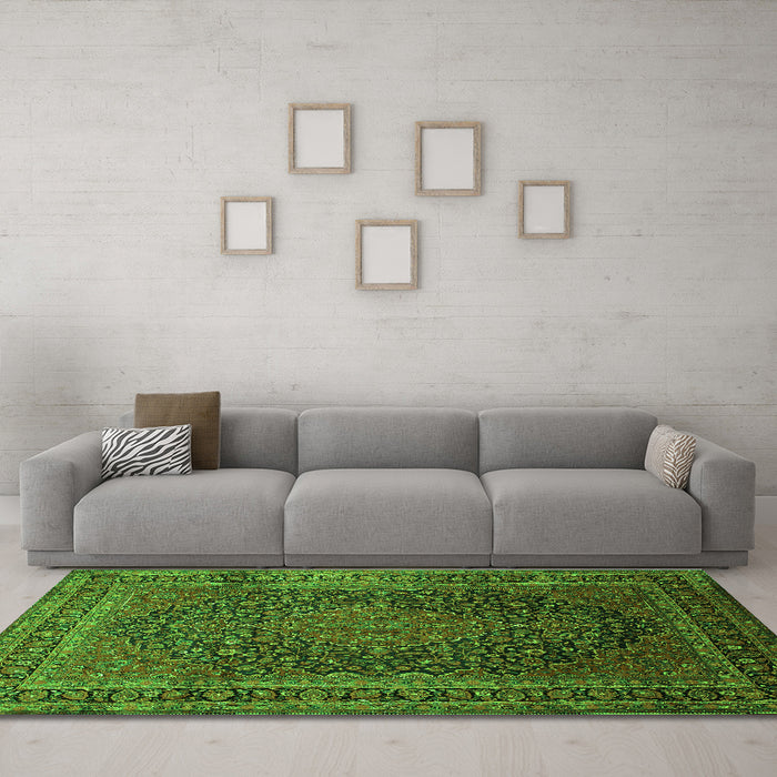 Machine Washable Medallion Green Traditional Area Rugs in a Living Room,, wshtr99grn