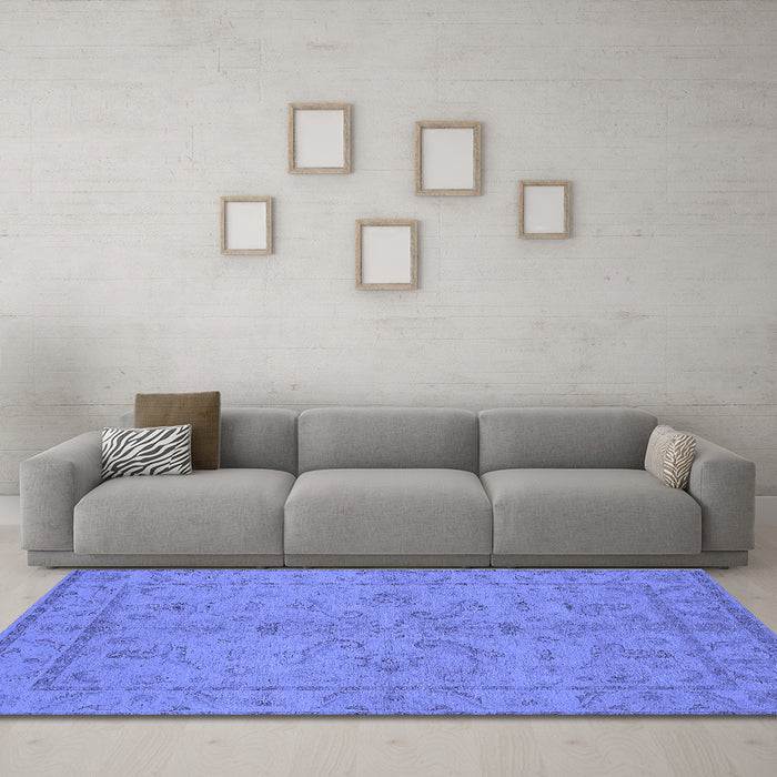 Machine Washable Oriental Blue Traditional Rug in a Living Room, wshurb1000blu