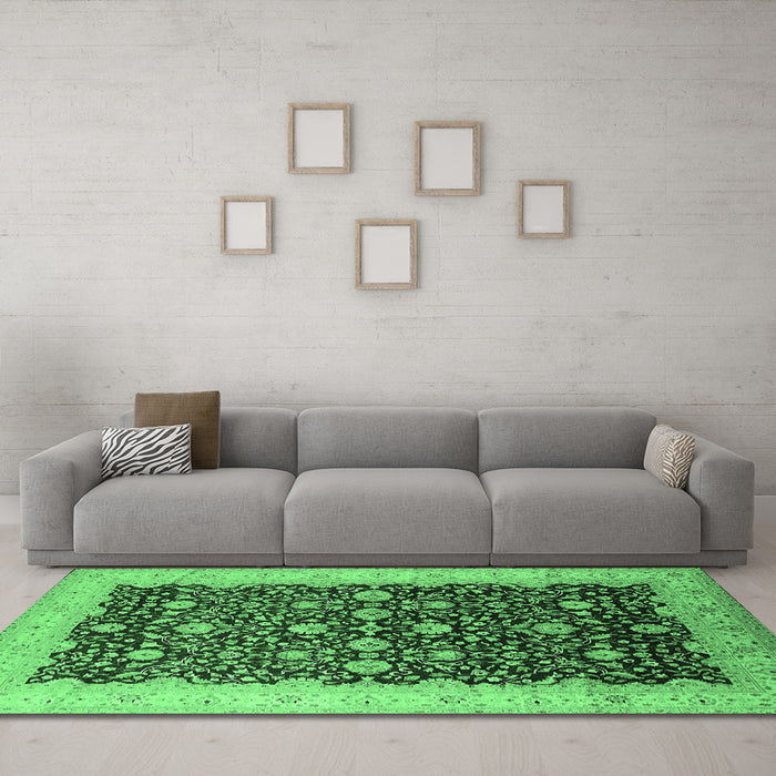 Machine Washable Oriental Emerald Green Traditional Area Rugs in a Living Room,, wshurb1001emgrn