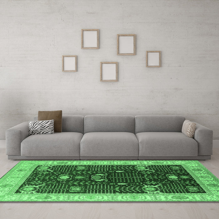 Machine Washable Oriental Emerald Green Industrial Area Rugs in a Living Room,, wshurb1003emgrn
