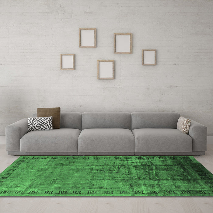 Machine Washable Oriental Emerald Green Traditional Area Rugs in a Living Room,, wshurb1004emgrn