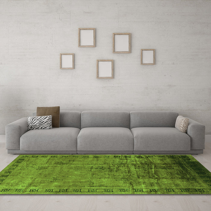 Machine Washable Oriental Green Traditional Area Rugs in a Living Room,, wshurb1004grn