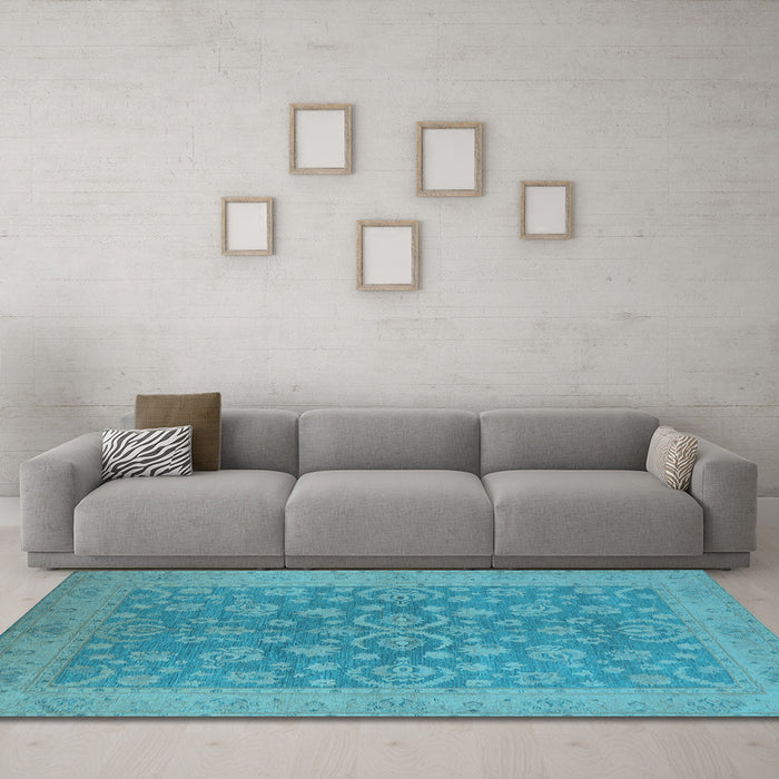 Machine Washable Oriental Light Blue Traditional Rug in a Living Room, wshurb1005lblu