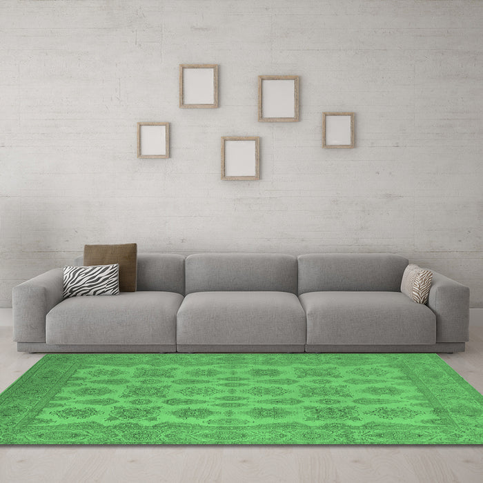 Machine Washable Oriental Emerald Green Industrial Area Rugs in a Living Room,, wshurb1008emgrn