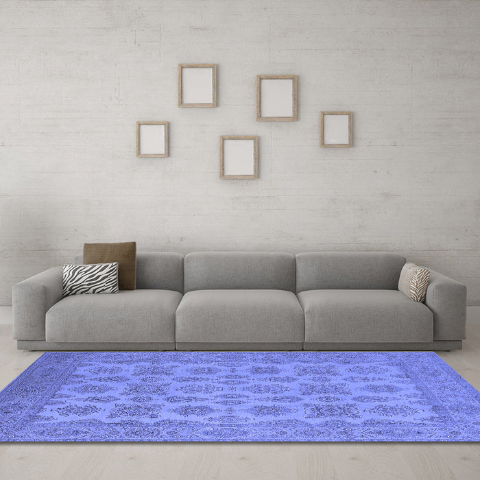 Machine Washable Oriental Blue Industrial Rug in a Living Room, wshurb1008blu