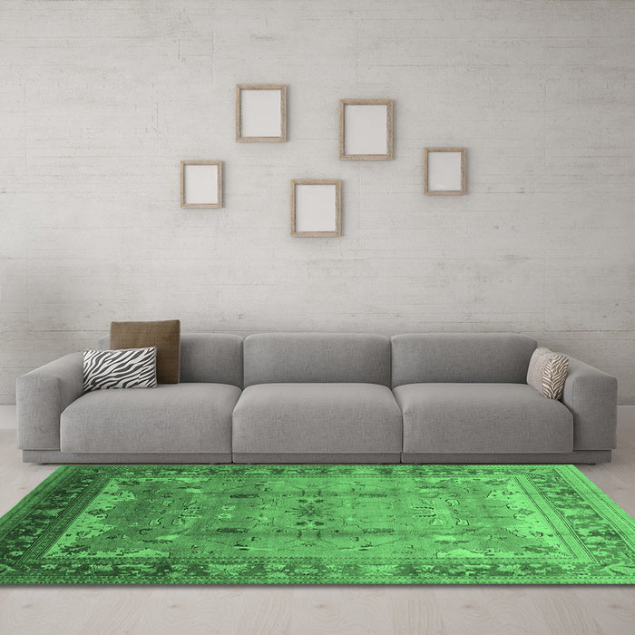 Machine Washable Oriental Emerald Green Industrial Area Rugs in a Living Room,, wshurb1012emgrn