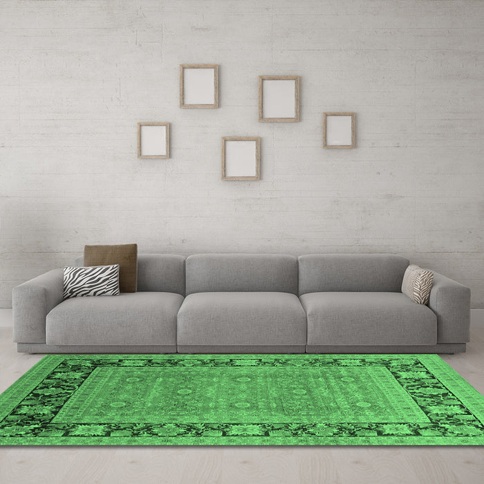 Machine Washable Oriental Emerald Green Industrial Area Rugs in a Living Room,, wshurb1013emgrn
