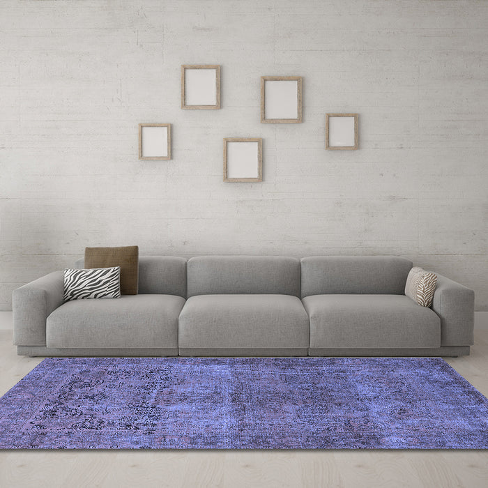 Machine Washable Oriental Blue Traditional Rug in a Living Room, wshurb1021blu