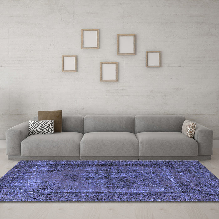Machine Washable Oriental Blue Industrial Rug in a Living Room, wshurb1028blu