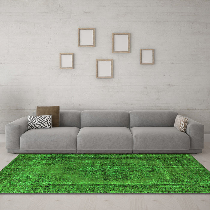 Machine Washable Oriental Green Industrial Area Rugs in a Living Room,, wshurb1028grn