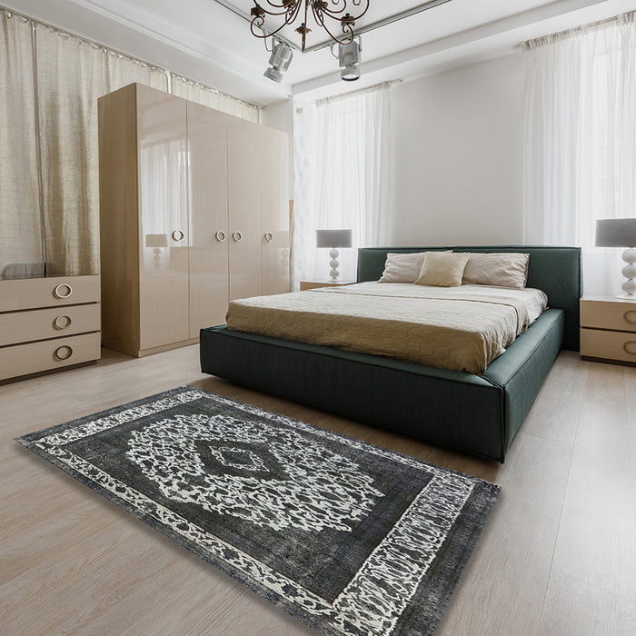 Mid-Century Modern Dark Gray Oriental Rug in a Bedroom, urb1032
