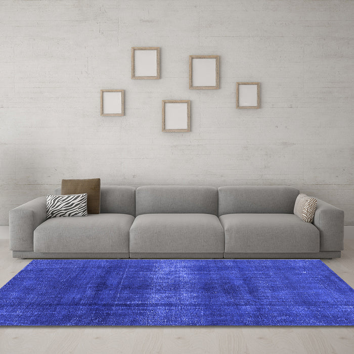 Machine Washable Oriental Blue Industrial Rug in a Living Room, wshurb1040blu