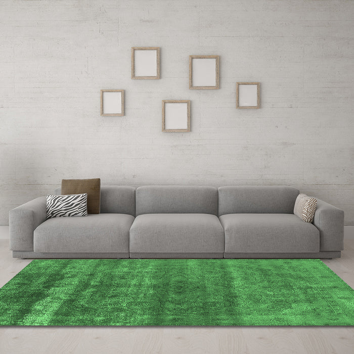 Machine Washable Oriental Emerald Green Industrial Area Rugs in a Living Room,, wshurb1042emgrn