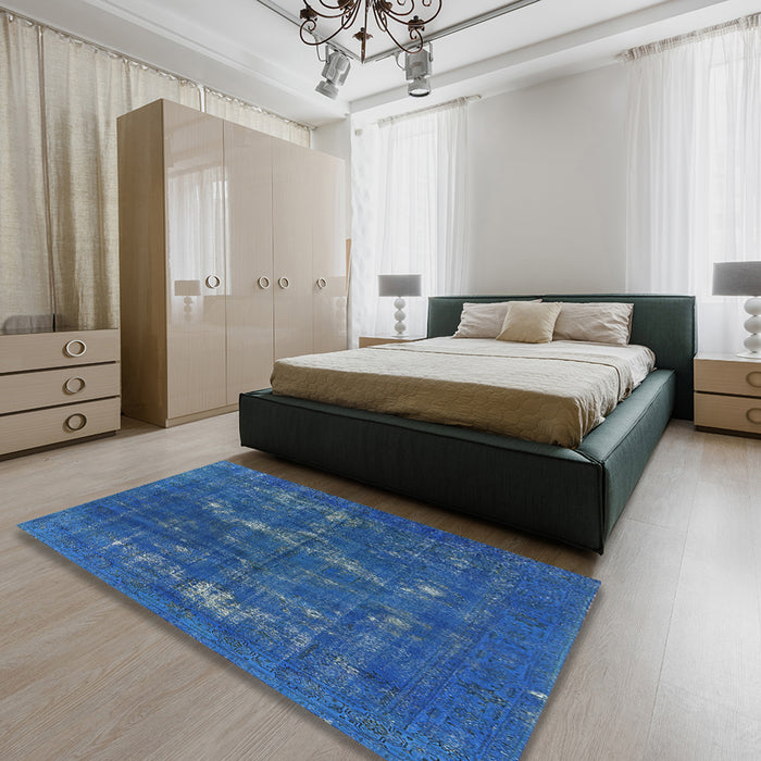 Mid-Century Modern Blue Persian Rug in a Bedroom, urb1045