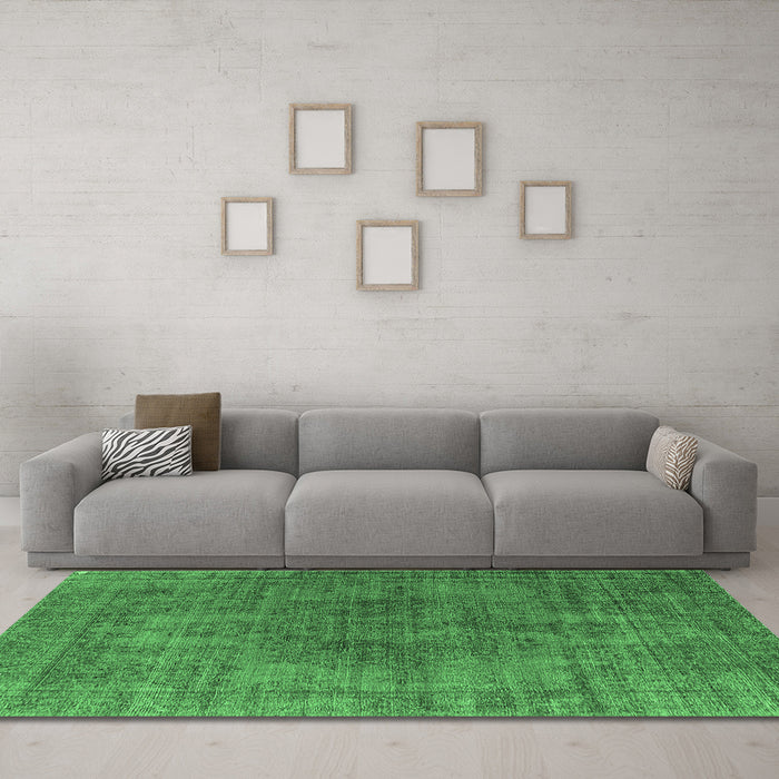 Machine Washable Oriental Emerald Green Industrial Area Rugs in a Living Room,, wshurb1052emgrn