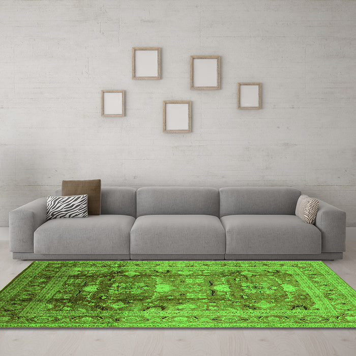 Machine Washable Oriental Green Traditional Area Rugs in a Living Room,, wshurb1055grn