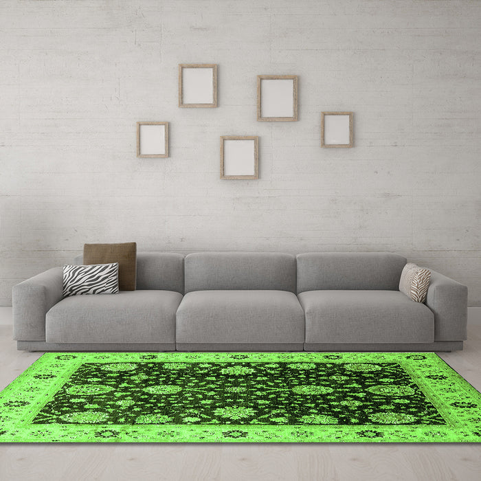 Machine Washable Oriental Green Traditional Area Rugs in a Living Room,, wshurb1056grn