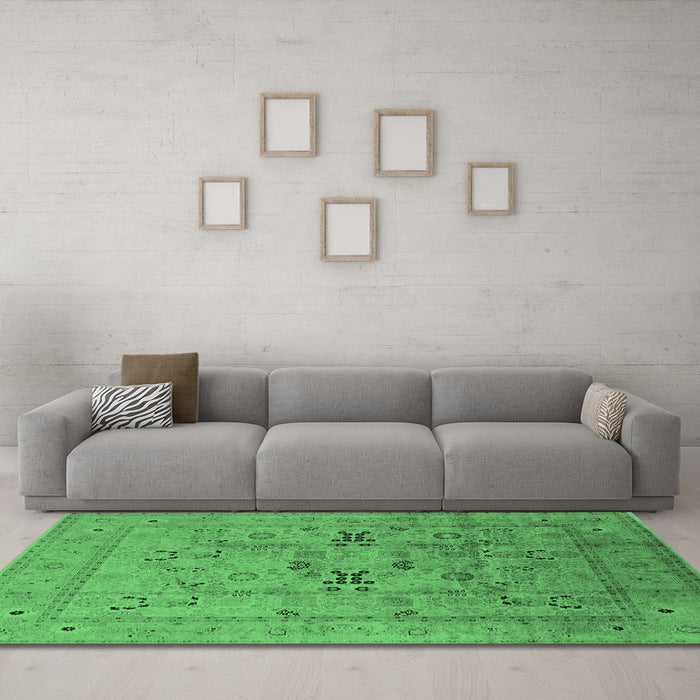 Machine Washable Oriental Emerald Green Traditional Area Rugs in a Living Room,, wshurb1057emgrn