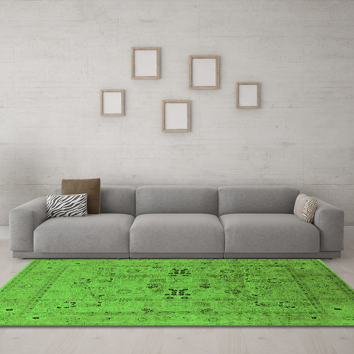 Machine Washable Oriental Green Traditional Area Rugs in a Living Room,, wshurb1057grn