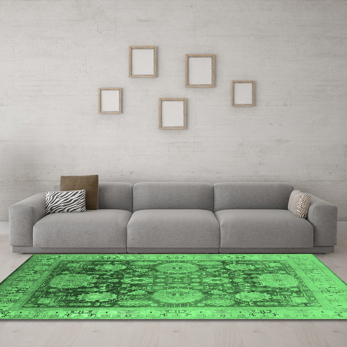 Machine Washable Oriental Emerald Green Traditional Area Rugs in a Living Room,, wshurb1058emgrn