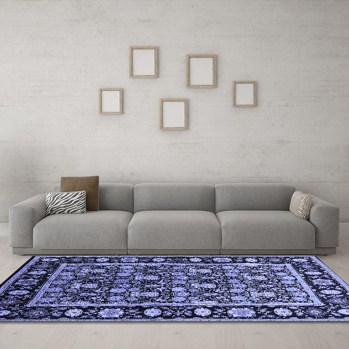 Machine Washable Oriental Blue Traditional Rug in a Living Room, wshurb1060blu