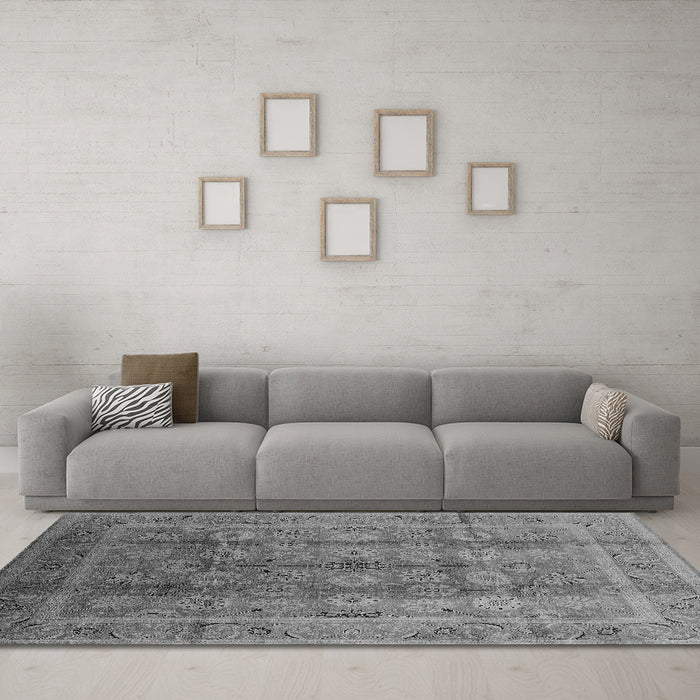 Machine Washable Oriental Gray Traditional Rug in a Living Room,, wshurb1061gry