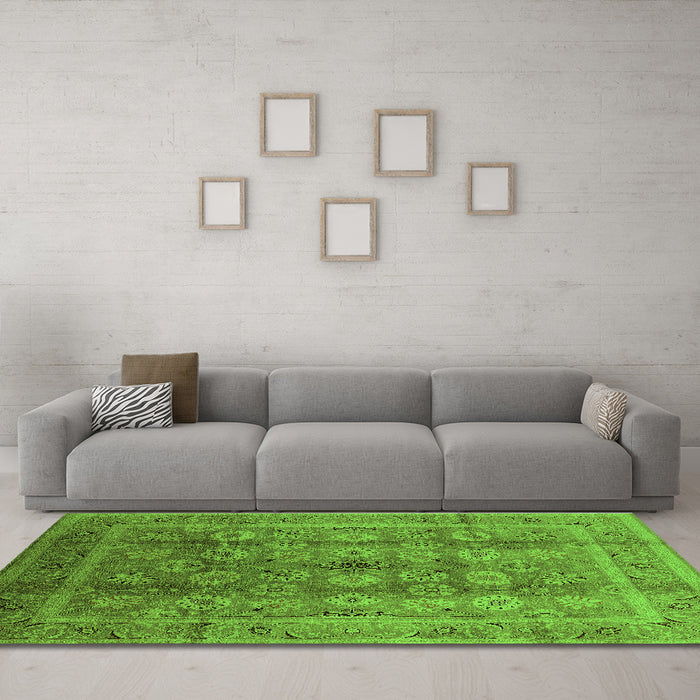 Machine Washable Oriental Green Traditional Area Rugs in a Living Room,, wshurb1061grn