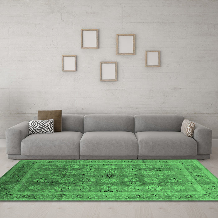 Machine Washable Oriental Emerald Green Traditional Area Rugs in a Living Room,, wshurb1061emgrn