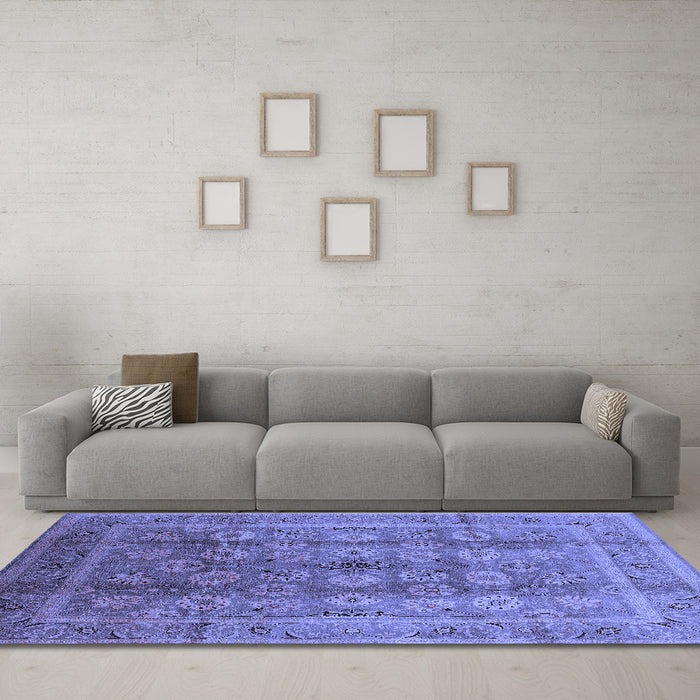 Machine Washable Oriental Blue Traditional Rug in a Living Room, wshurb1061blu