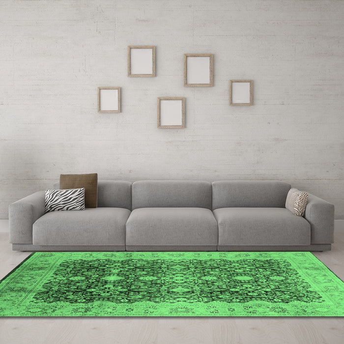 Machine Washable Oriental Emerald Green Traditional Area Rugs in a Living Room,, wshurb1062emgrn