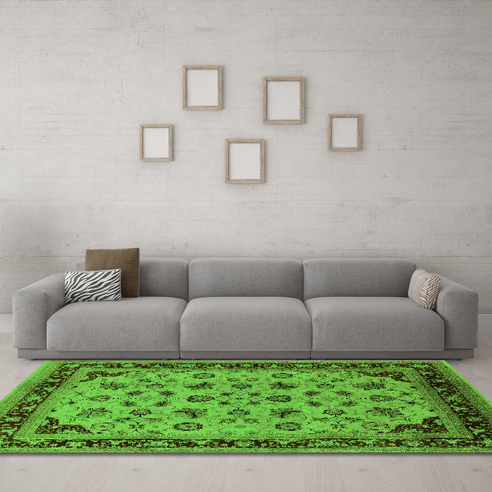 Machine Washable Oriental Green Traditional Area Rugs in a Living Room,, wshurb1065grn