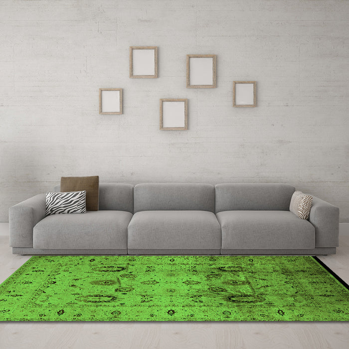 Machine Washable Oriental Green Traditional Area Rugs in a Living Room,, wshurb1066grn