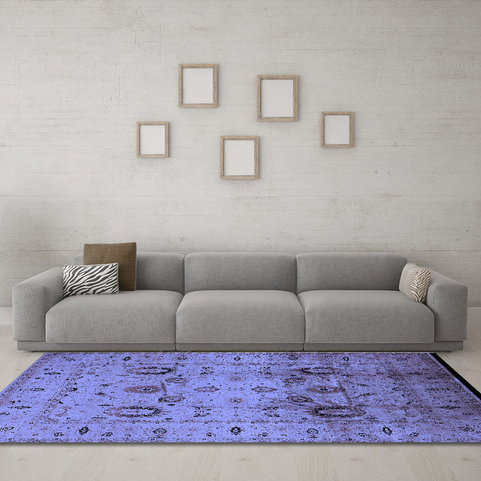 Machine Washable Oriental Blue Traditional Rug in a Living Room, wshurb1066blu