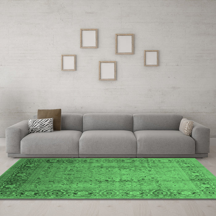 Machine Washable Oriental Emerald Green Traditional Area Rugs in a Living Room,, wshurb1067emgrn
