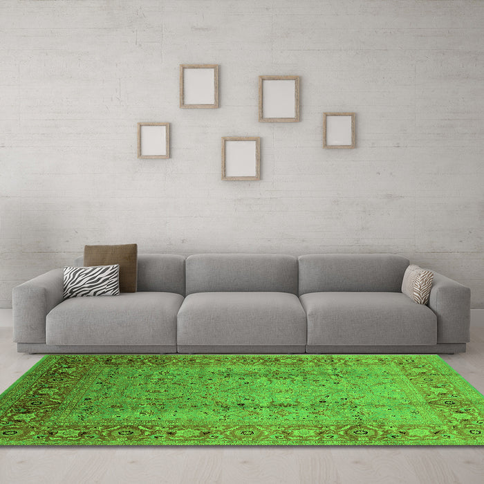 Machine Washable Oriental Green Traditional Area Rugs in a Living Room,, wshurb1067grn