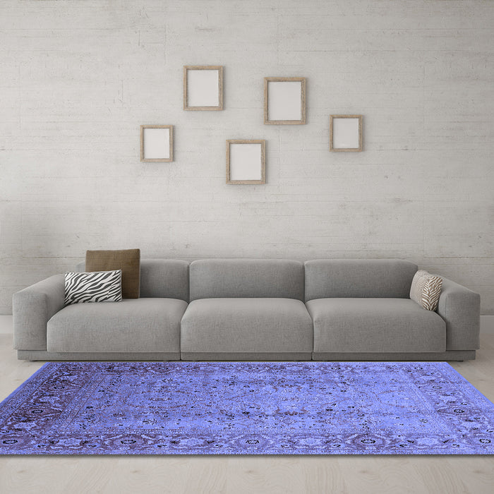 Machine Washable Oriental Blue Traditional Rug in a Living Room, wshurb1067blu