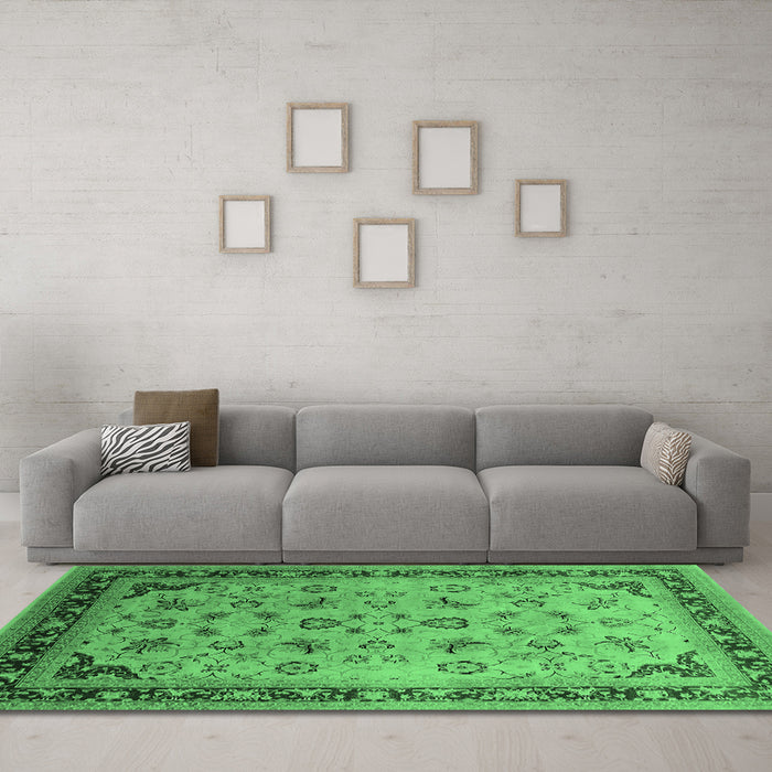 Machine Washable Oriental Emerald Green Traditional Area Rugs in a Living Room,, wshurb1069emgrn