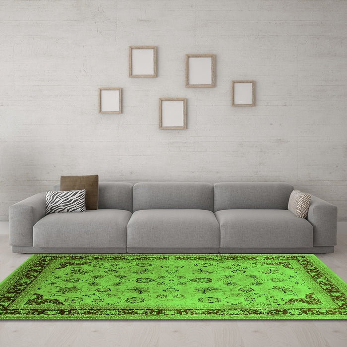 Machine Washable Oriental Green Traditional Area Rugs in a Living Room,, wshurb1069grn