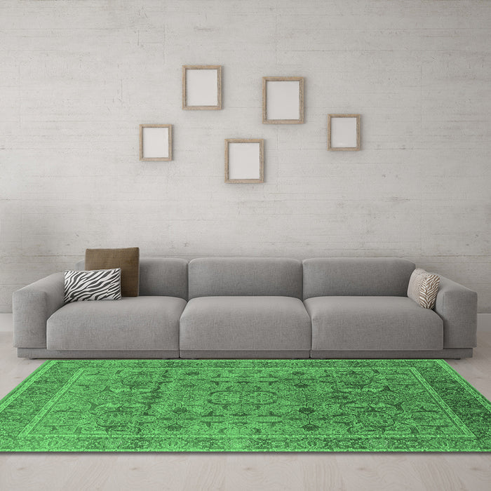 Machine Washable Oriental Emerald Green Traditional Area Rugs in a Living Room,, wshurb1071emgrn