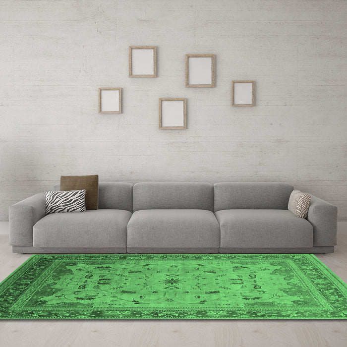 Machine Washable Oriental Emerald Green Traditional Area Rugs in a Living Room,, wshurb1072emgrn