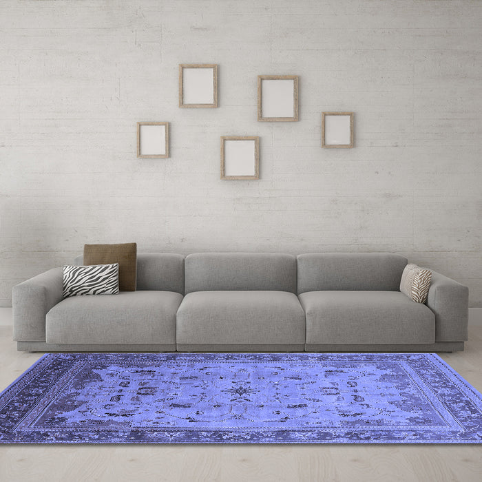 Machine Washable Oriental Blue Traditional Rug in a Living Room, wshurb1072blu