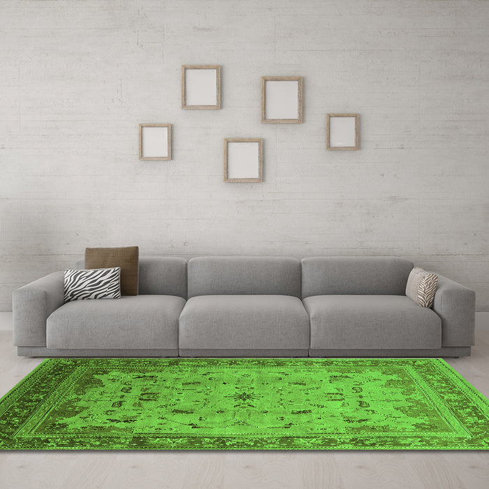 Machine Washable Oriental Green Traditional Area Rugs in a Living Room,, wshurb1072grn