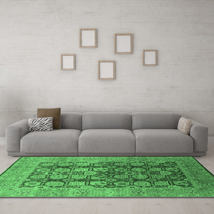 Machine Washable Oriental Emerald Green Traditional Area Rugs in a Living Room,, wshurb1073emgrn
