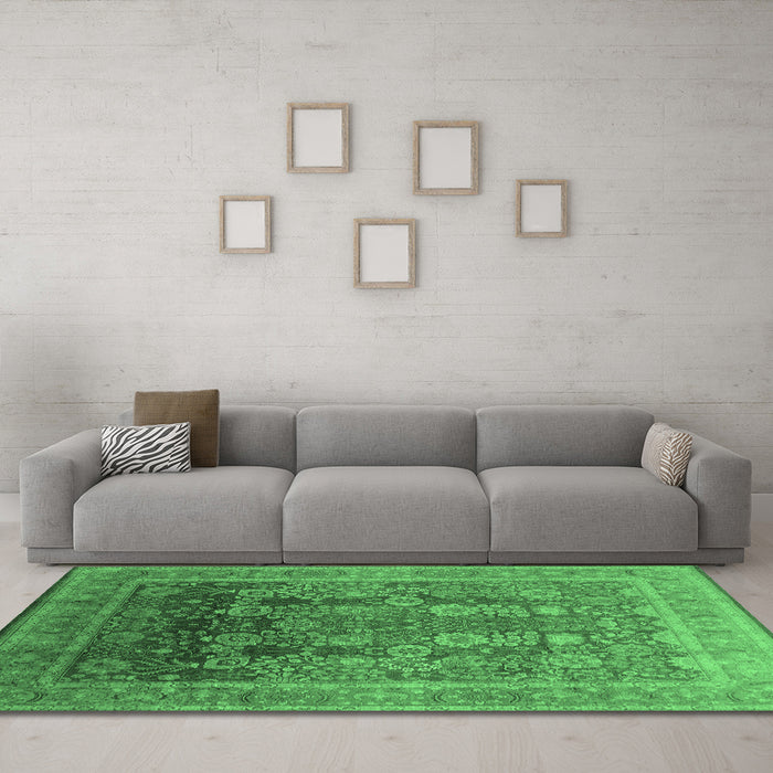 Machine Washable Oriental Emerald Green Traditional Area Rugs in a Living Room,, wshurb1074emgrn