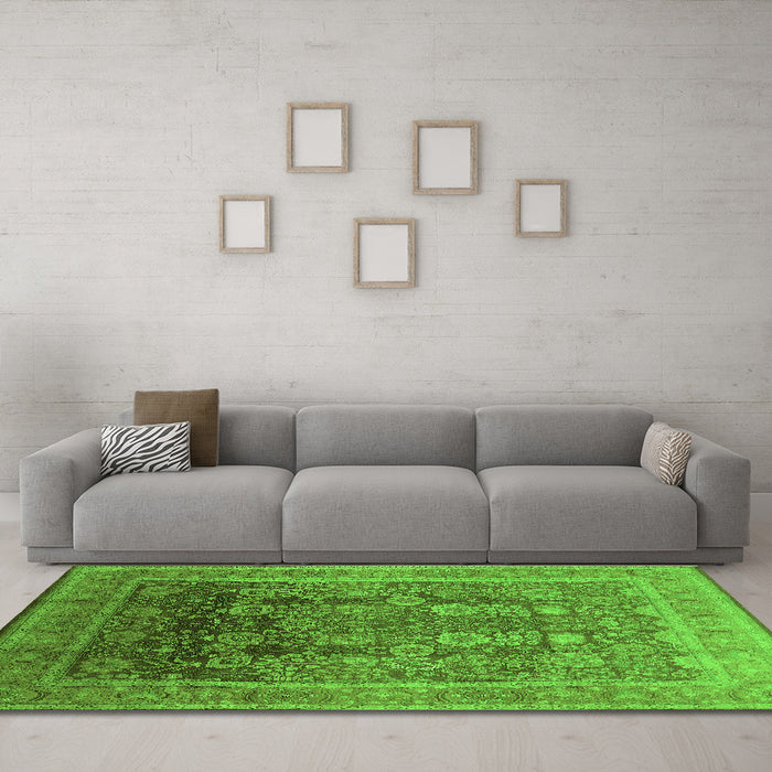 Machine Washable Oriental Green Traditional Area Rugs in a Living Room,, wshurb1074grn