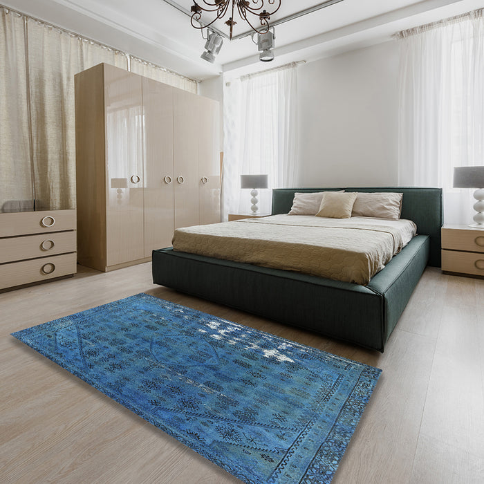 Machine Washable Industrial Modern Blue Ivy Blue Rug in a Bedroom, wshurb1083