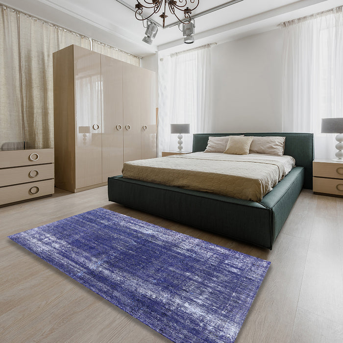 Mid-Century Modern Sapphire Blue Oriental Rug in a Bedroom, urb1095