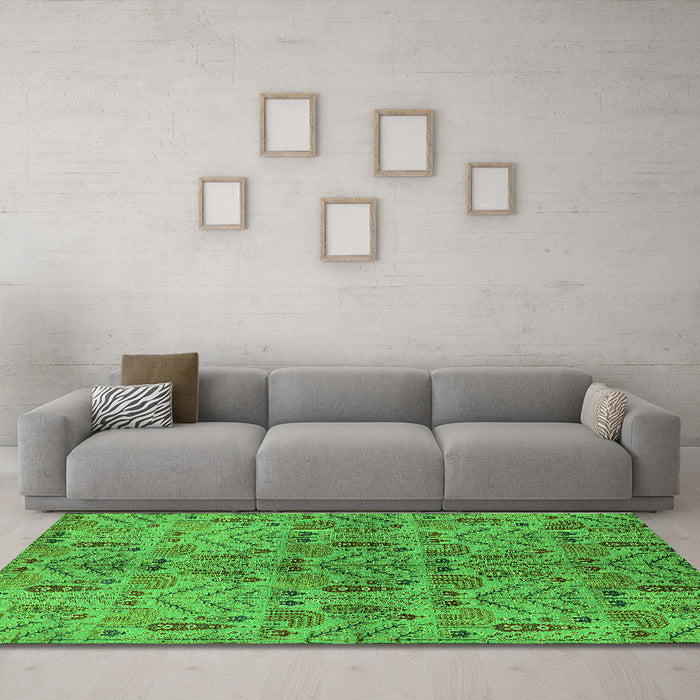 Machine Washable Oriental Green Industrial Area Rugs in a Living Room,, wshurb1106grn