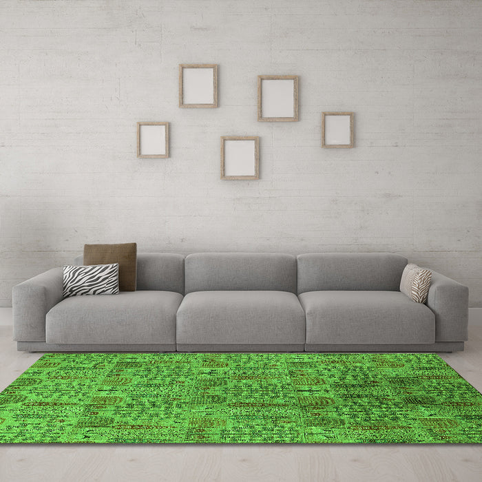Machine Washable Oriental Green Industrial Area Rugs in a Living Room,, wshurb1114grn